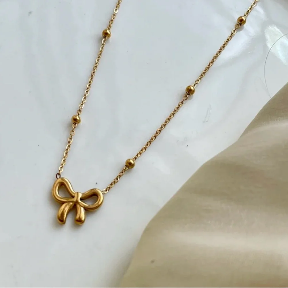 Sweetheart bow necklace - Picture 2 of 3